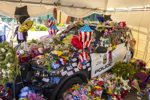 a memorial for slain Minneapolis police officer